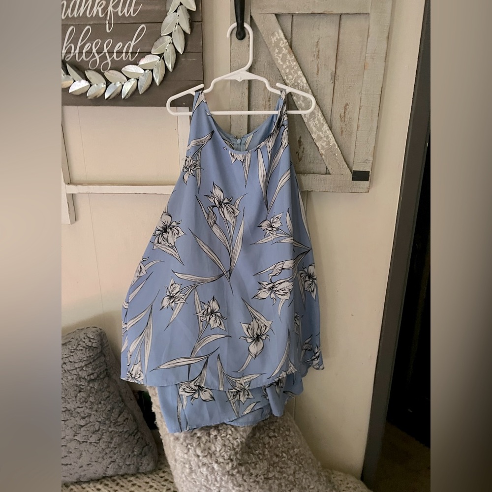 Size L blue flowy tank top